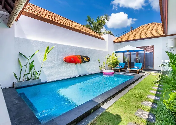 Azure 3 - Tropical 4-bedroom Pool Near