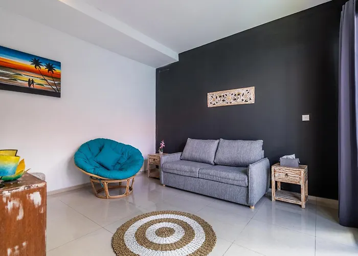 Azure 3 - Tropical 4-bedroom Pool Near *